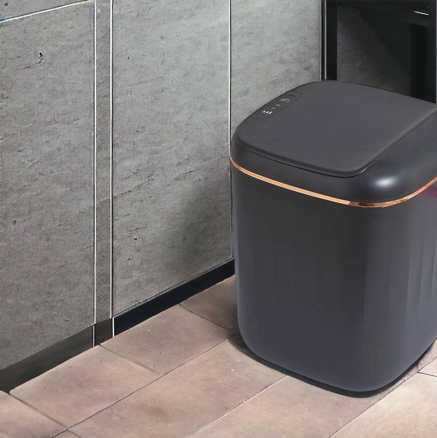 Touchless 20L Automatic Battery Operated Trash Can with Lid - 5.3 Gallon Bathroom Smart Trash Can with Motion Sensor (Includes Free Drawstring Trash Bags) (Black/Gold)